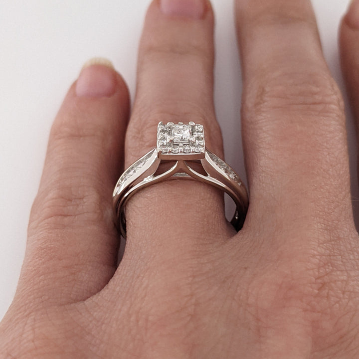 10K WHITE .36 CARAT TOTAL WEIGHT VS2 H DIAMOND PRINCESS CUT (1) ROUND (22) ESTATE HALO RING 3.5 GRAMS