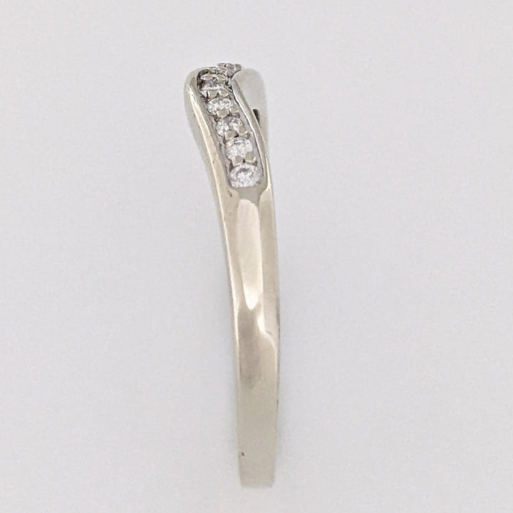 14K WHITE .10 CARAT TOTAL WEIGHT I1 I DIAMOND ROUND (10) V-SHAPED ESTATE BAND 2.0 GRAMS
