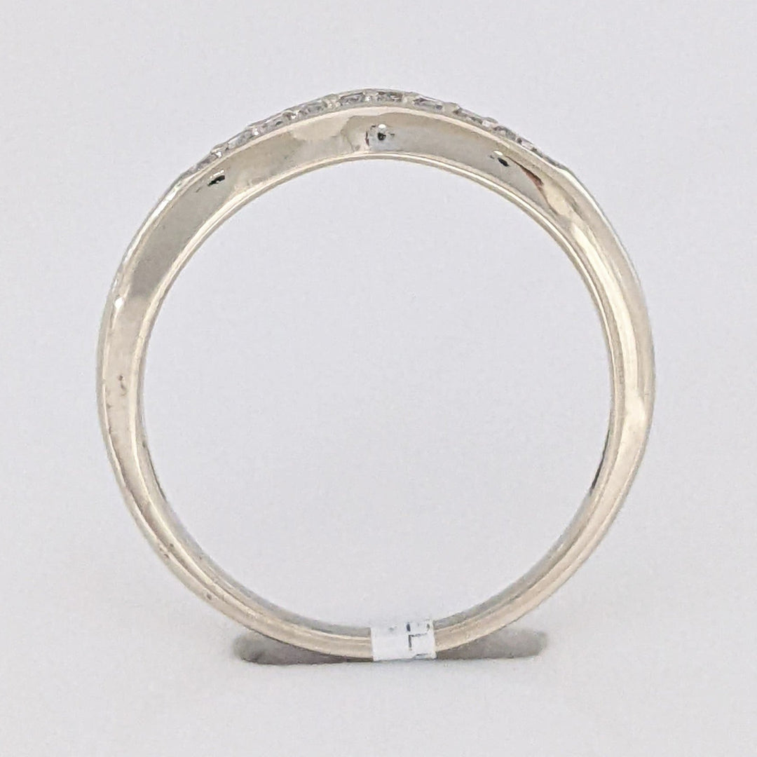 14K WHITE .10 CARAT TOTAL WEIGHT I1 I DIAMOND ROUND (10) V-SHAPED ESTATE BAND 2.0 GRAMS