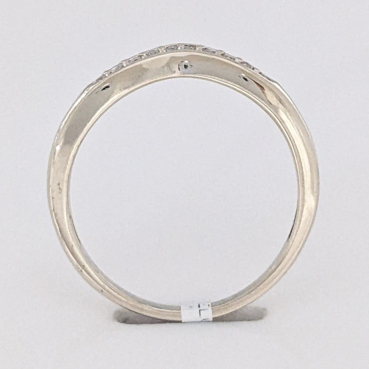 14K WHITE .10 CARAT TOTAL WEIGHT I1 I DIAMOND ROUND (10) V-SHAPED ESTATE BAND 2.0 GRAMS