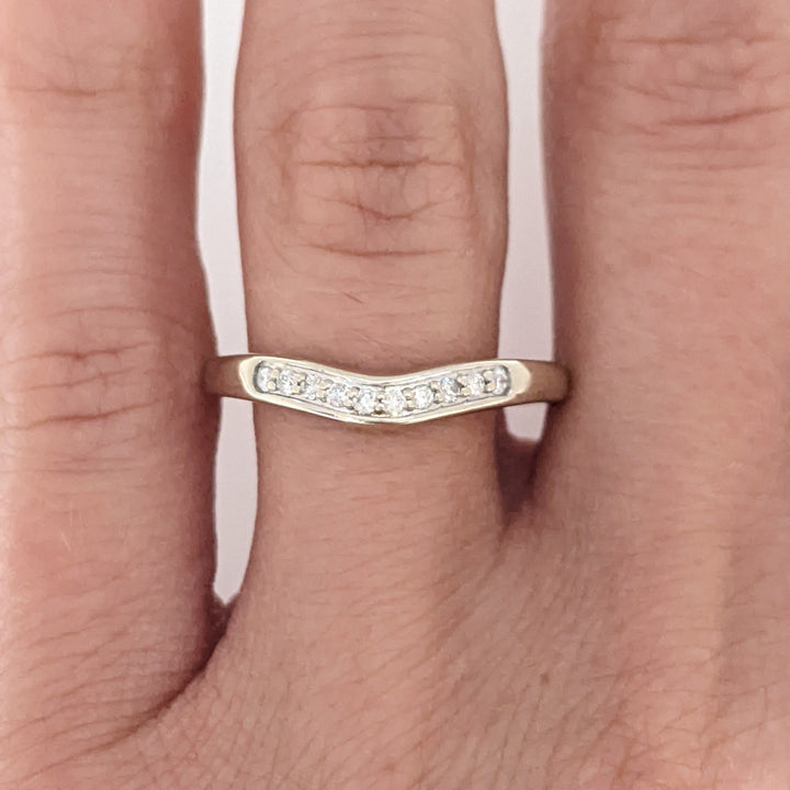 14K WHITE .10 CARAT TOTAL WEIGHT I1 I DIAMOND ROUND (10) V-SHAPED ESTATE BAND 2.0 GRAMS
