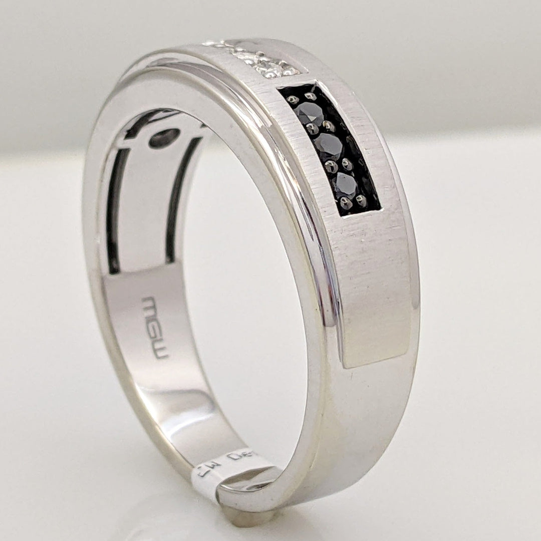 10K WHITE DIAMOND ROUND WHITE/ BLACK (9) ESTATE BRUSHED BAND 5.5 GRAMS