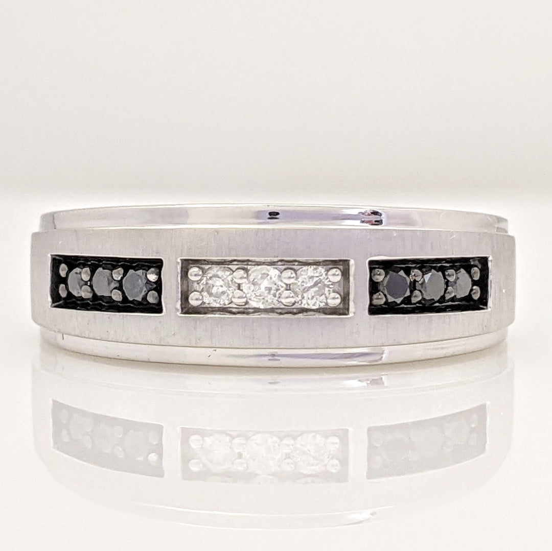 10K WHITE DIAMOND ROUND WHITE/ BLACK (9) ESTATE BRUSHED BAND 5.5 GRAMS