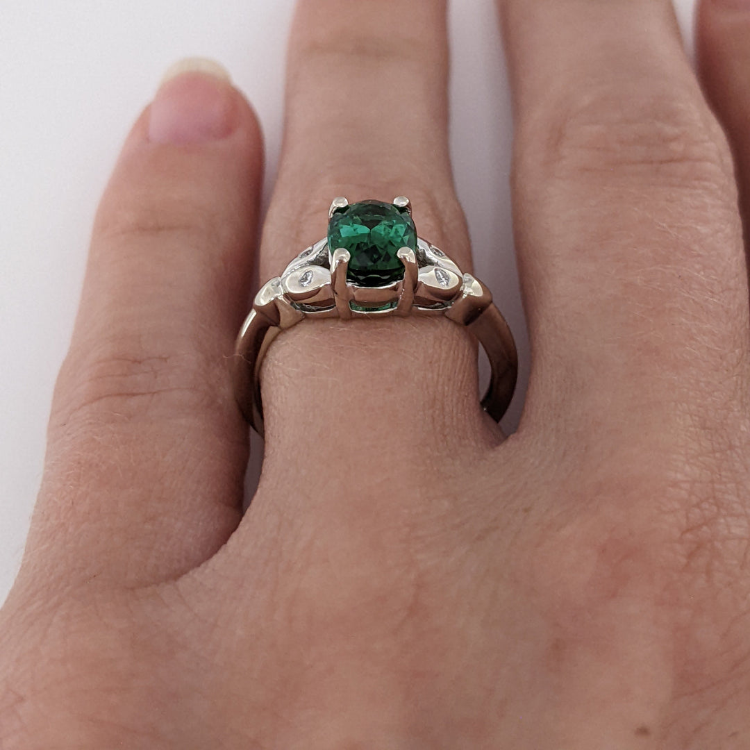 14K WHITE GREEN TOURMALINE OVAL 1.46 CARAT TOTAL WITH .04 DIAMOND TOTAL WEIGHT LEAF ESTATE RING 3.1 GRAMS