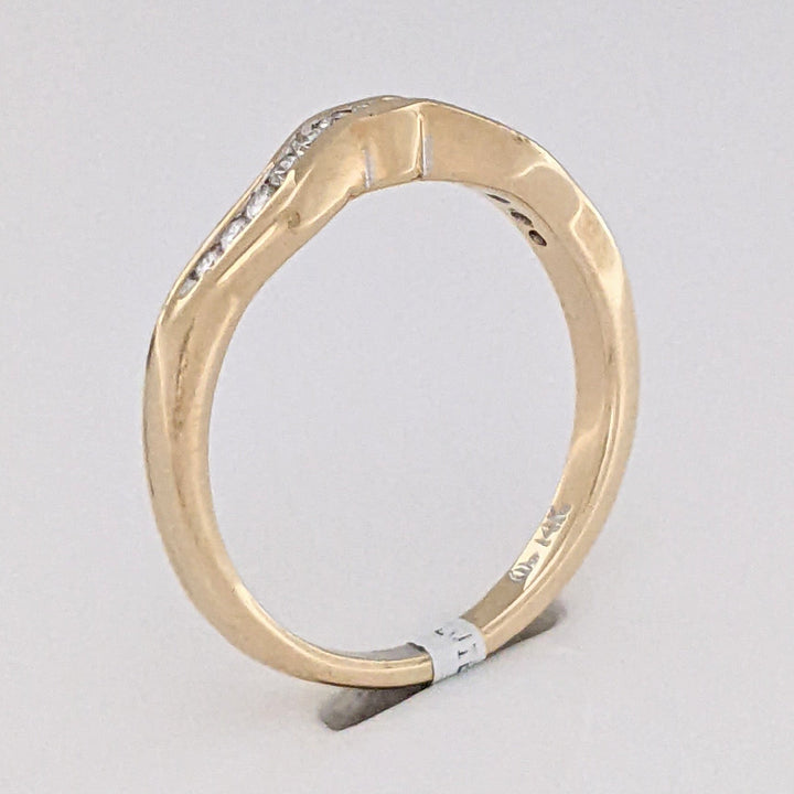 14K .15 CARAT TOTAL WEIGHT SI1 H DIAMOND ROUND (13) CURVED ESTATE CHANNEL BAND 3.0 GRAMS