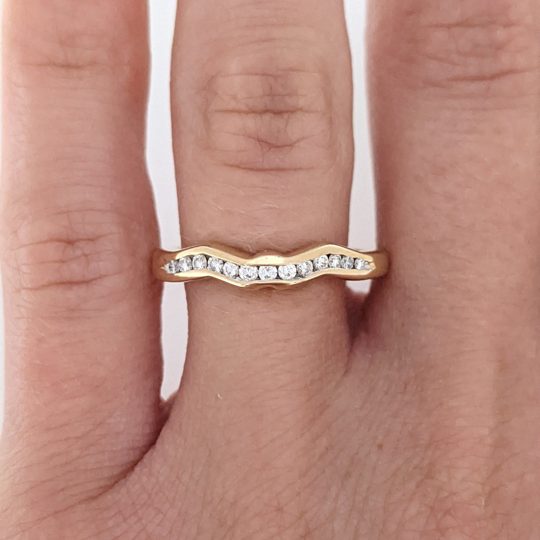 14K .15 CARAT TOTAL WEIGHT SI1 H DIAMOND ROUND (13) CURVED ESTATE CHANNEL BAND 3.0 GRAMS