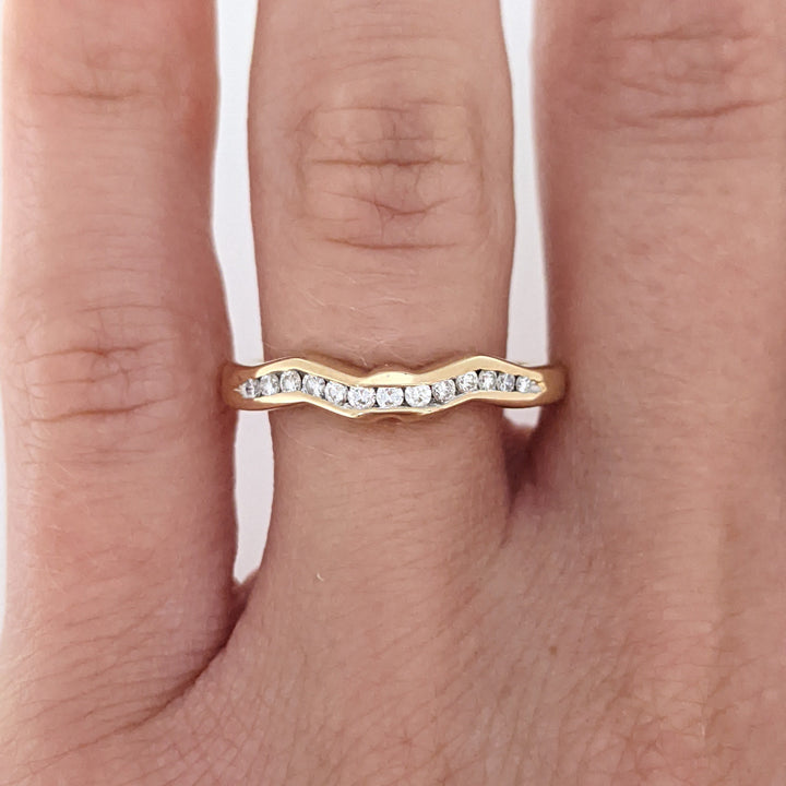 14K .15 CARAT TOTAL WEIGHT SI1 H DIAMOND ROUND (13) CURVED ESTATE CHANNEL BAND 3.0 GRAMS