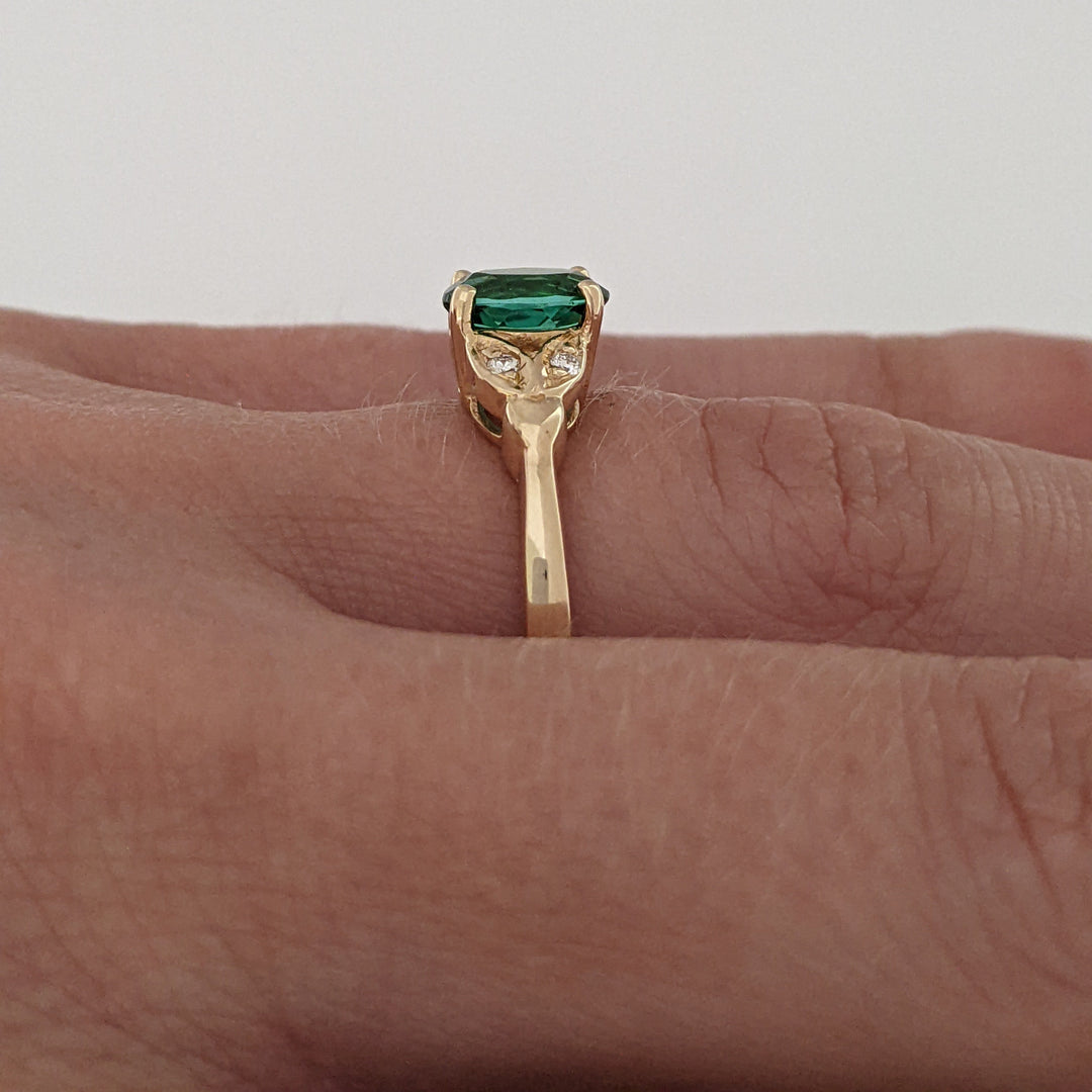 14K GREEN TOURMALINE 1.01 CARAT TOTAL WITH .04 DIAMOND TOTAL WEIGHT LEAF ESTATE RING 2.8 GRAMS