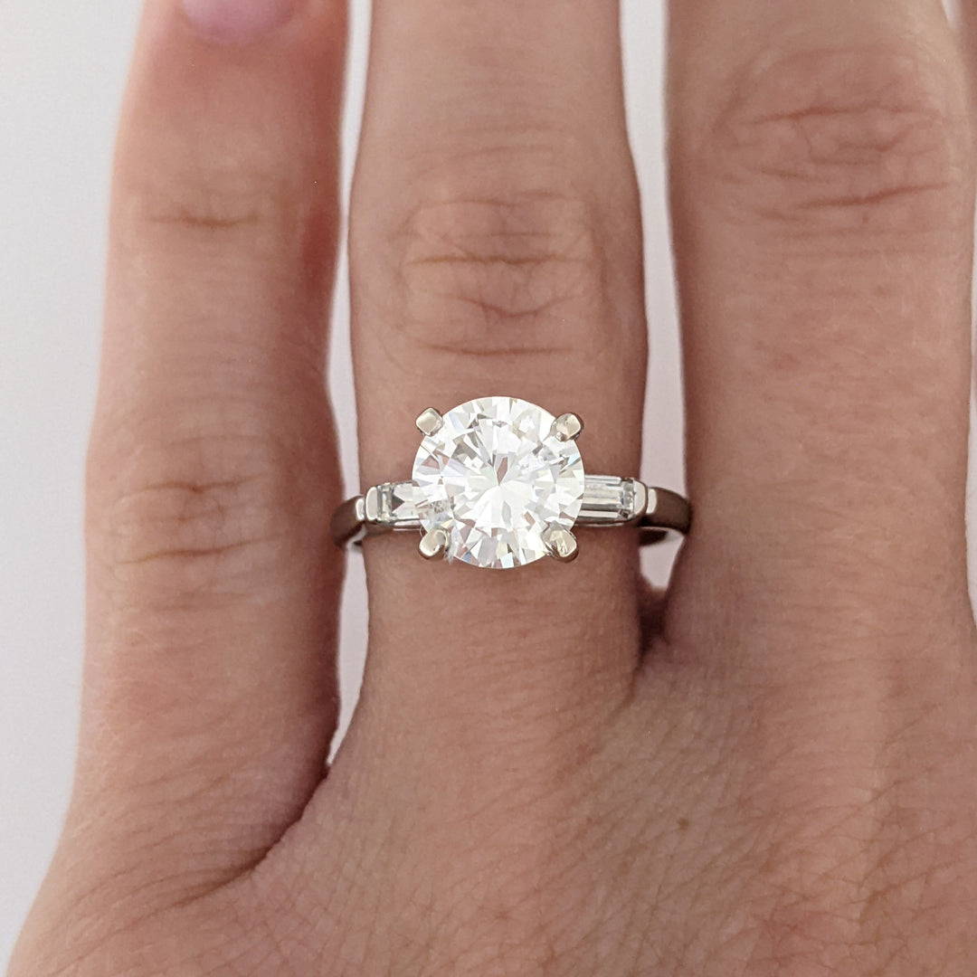 14K WHITE 2.15 CARAT TOTAL SI1 M DIAMOND ROUND (1) BAGUETTE (2) ESTATE RING 2.8 GRAMS