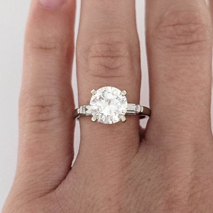 14K WHITE 2.15 CARAT TOTAL SI1 M DIAMOND ROUND (1) BAGUETTE (2) ESTATE RING 2.8 GRAMS