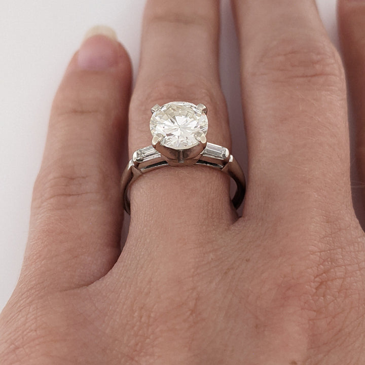 14K WHITE 2.15 CARAT TOTAL SI1 M DIAMOND ROUND (1) BAGUETTE (2) ESTATE RING 2.8 GRAMS