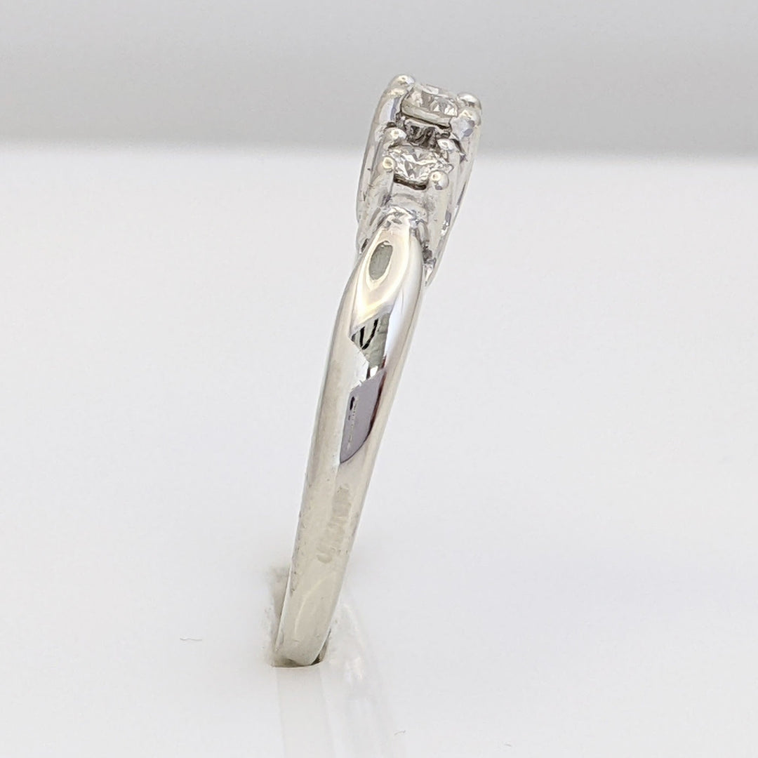 10K WHITE .24 CARAT TOTAL WEIGHT I1 K DIAMOND ROUND (3) TRINITY ESTATE RING 2.6 GRAMS