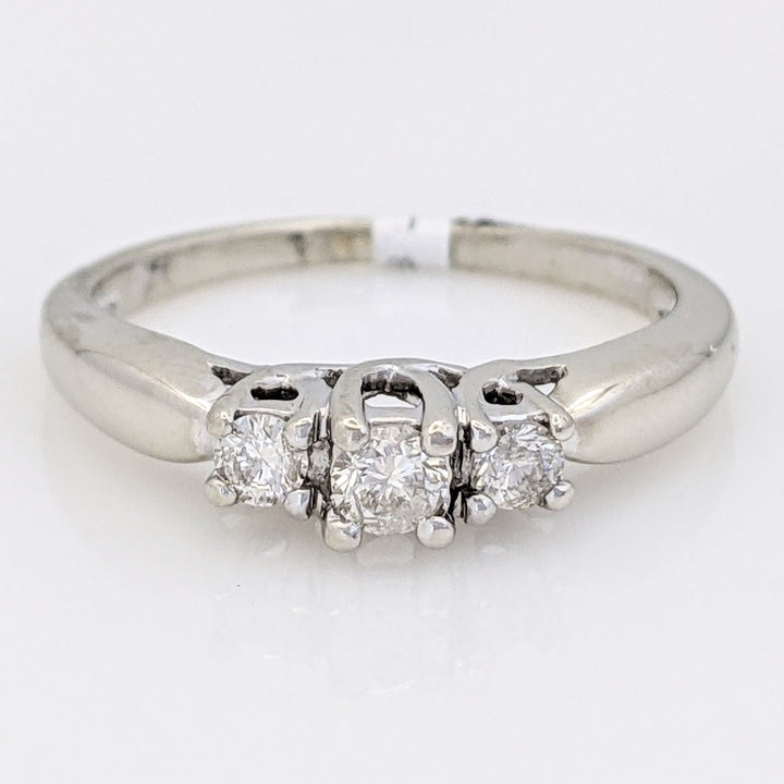 10K WHITE .24 CARAT TOTAL WEIGHT I1 K DIAMOND ROUND (3) TRINITY ESTATE RING 2.6 GRAMS
