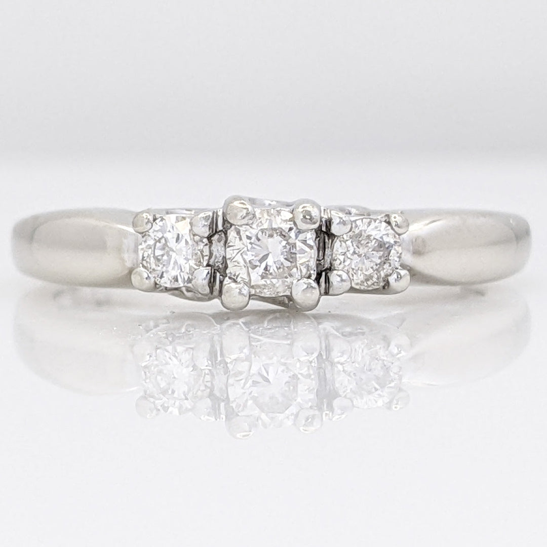 10K WHITE .24 CARAT TOTAL WEIGHT I1 K DIAMOND ROUND (3) TRINITY ESTATE RING 2.6 GRAMS