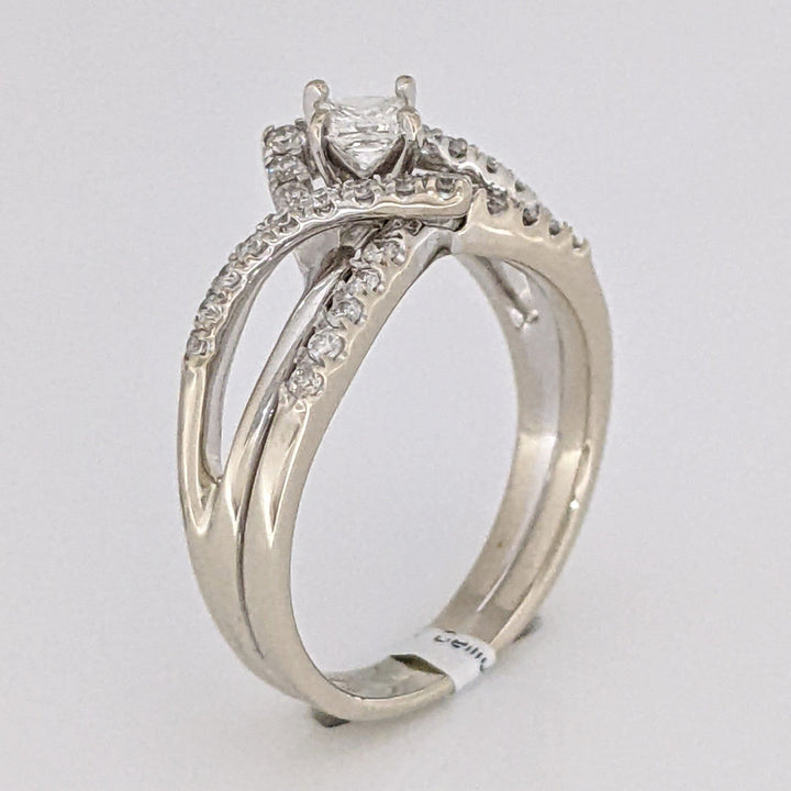 14K WHITE .49 CARAT TOTAL WEIGHT SI1 H DIAMOND PRINCESS CUT (1) ROUND (31) 3-ROW ESTATE RING 4.6 GRAMS