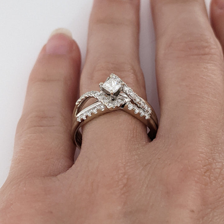 14K WHITE .49 CARAT TOTAL WEIGHT SI1 H DIAMOND PRINCESS CUT (1) ROUND (31) 3-ROW ESTATE RING 4.6 GRAMS