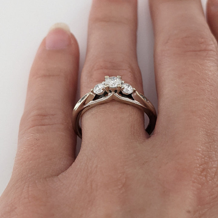 10K WHITE .32 CARAT TOTAL WEIGHT I1 H DIAMOND ROUND (7) ESTATE TRINITY RING 2.0 GRAMS