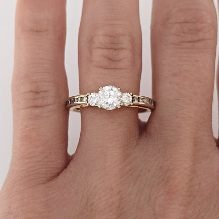 14K .94 CARAT TOTAL WEIGHT SI1 H DIAMOND ROUND (21) ESTATE TRINITY RING 3.9 GRAMS