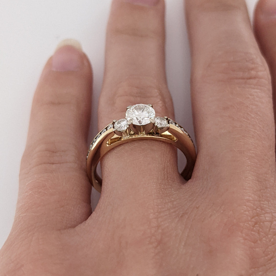 14K .94 CARAT TOTAL WEIGHT SI1 H DIAMOND ROUND (21) ESTATE TRINITY RING 3.9 GRAMS