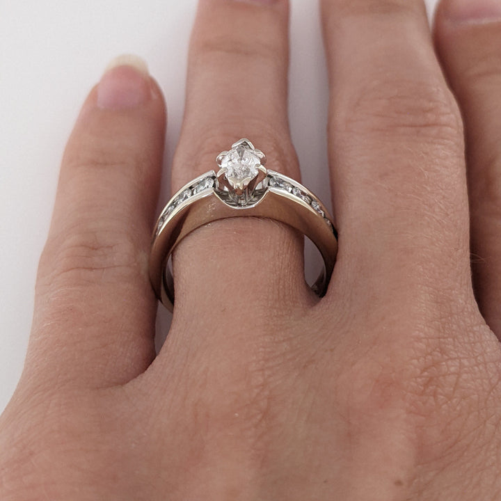 14K WHITE .77 CARAT TOTAL WEIGHT I1 H DIAMOND MARQUISE (1) ROUND (8) ESTATE RING 5.7 GRAMS