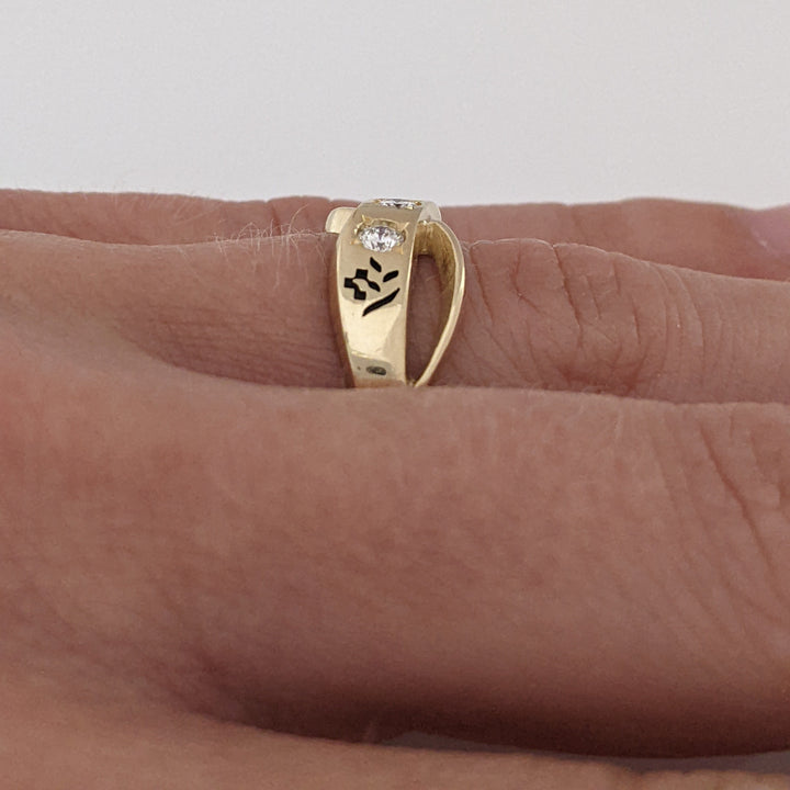 14K .21 CARAT TOTAL WEIGHT VS1 I DIAMOND ROUND (3) BLACK ENAMEL ESTATE RING 3.8 GRAMS