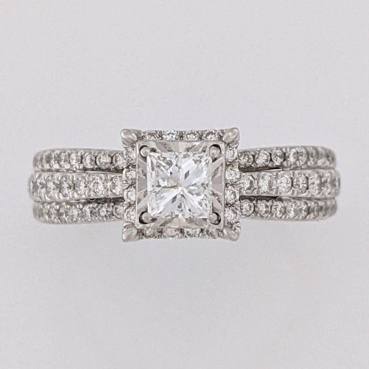 14K WHITE .85 CARAT TOTAL WEIGHT I1 H DIAMOND PRINCESS CUT (1) ROUND (72) ESTATE HALO RING 4.2 GRAMS