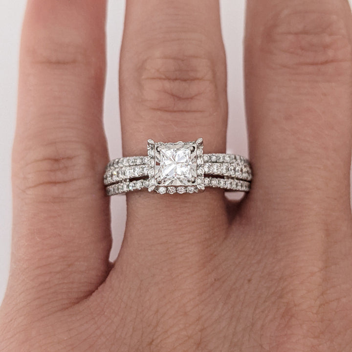 14K WHITE .85 CARAT TOTAL WEIGHT I1 H DIAMOND PRINCESS CUT (1) ROUND (72) ESTATE HALO RING 4.2 GRAMS