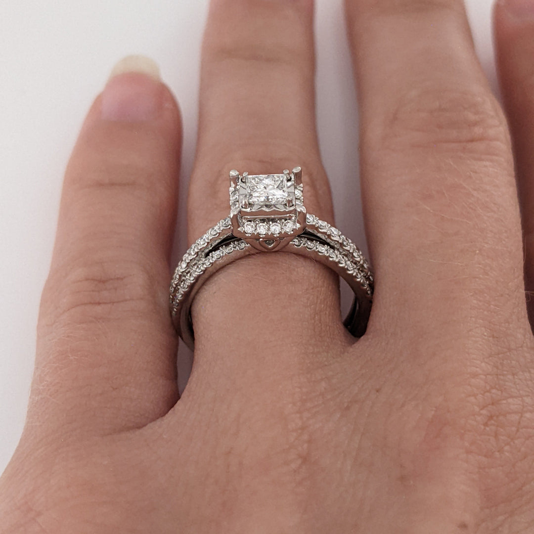 14K WHITE .85 CARAT TOTAL WEIGHT I1 H DIAMOND PRINCESS CUT (1) ROUND (72) ESTATE HALO RING 4.2 GRAMS