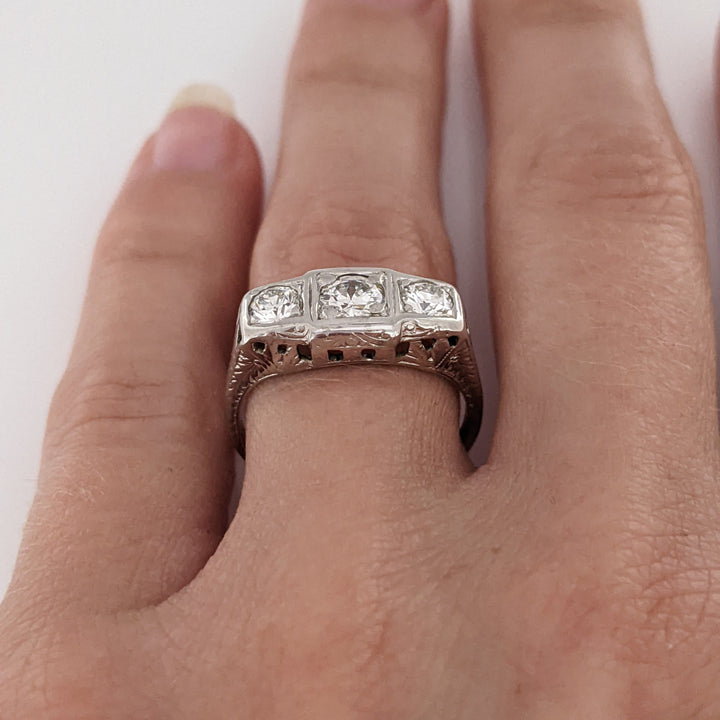 18K WHITE .72 CARAT TOTAL WEIGHT SI1 I DIAMOND ROUND (3) VINTAGE ESTATE RING 2.7 GRAMS