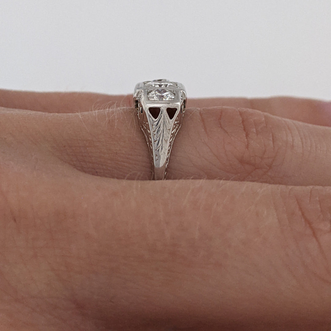 18K WHITE .72 CARAT TOTAL WEIGHT SI1 I DIAMOND ROUND (3) VINTAGE ESTATE RING 2.7 GRAMS