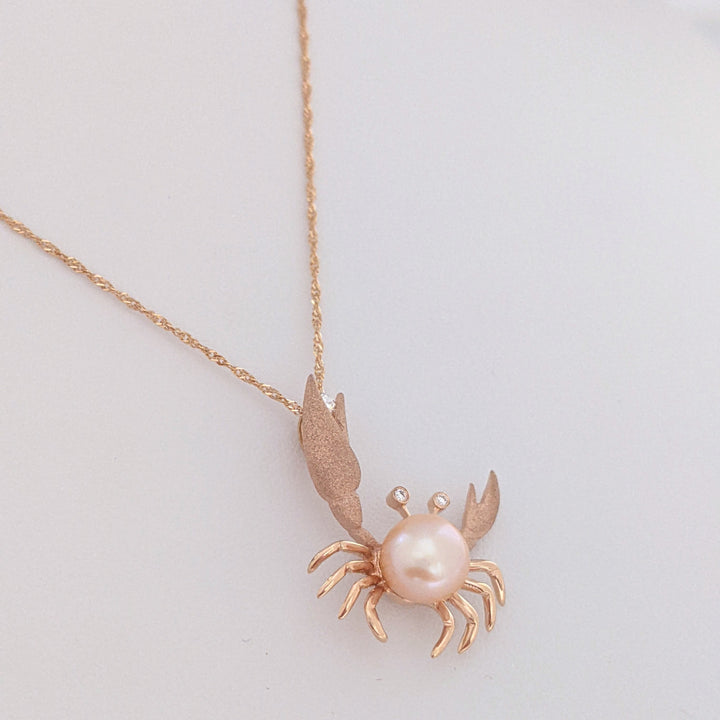 14K ROSE PEARL ROUND 7MM WITH MELEES ESTATE CRAB PENDANT & CHAIN 3.2 GRAMS