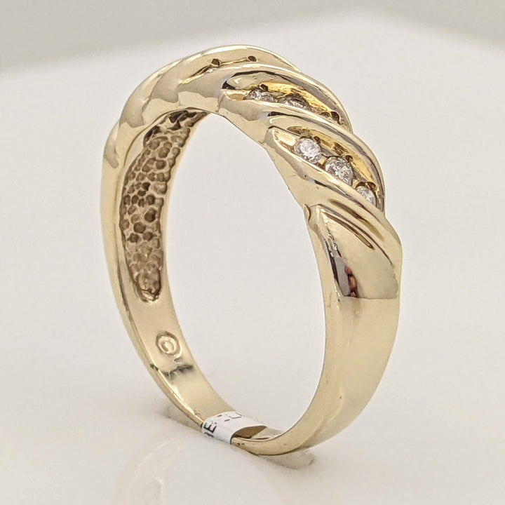 10K .20 CARAT TOTAL WEIGHT I1 H DIAMOND ROUND (15) TWIST ESTATE BAND 3.0 GRAMS
