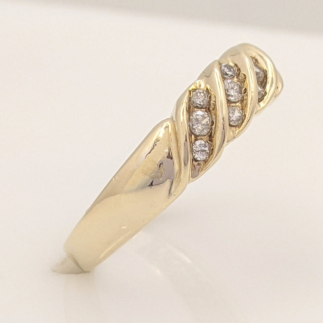 10K .20 CARAT TOTAL WEIGHT I1 H DIAMOND ROUND (15) TWIST ESTATE BAND 3.0 GRAMS