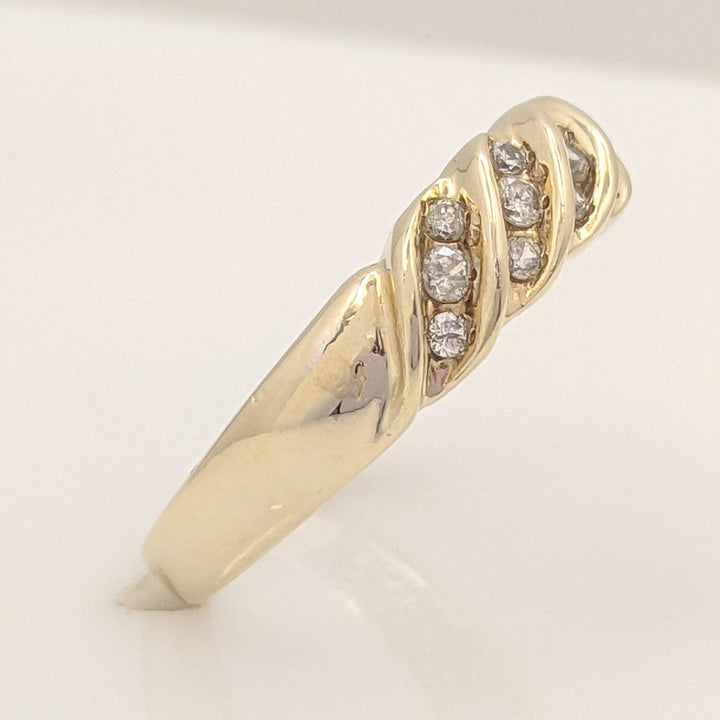 10K .20 CARAT TOTAL WEIGHT I1 H DIAMOND ROUND (15) TWIST ESTATE BAND 3.0 GRAMS