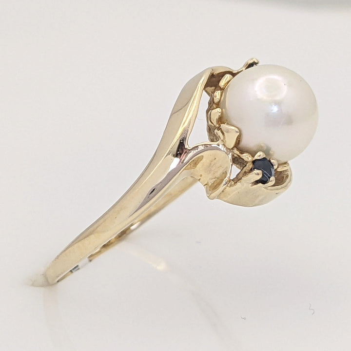 14K PEARL 7MM WITH (2) SAPPHIRE ROUND ESTATE BYPASS RING 2.5 GRAMS
