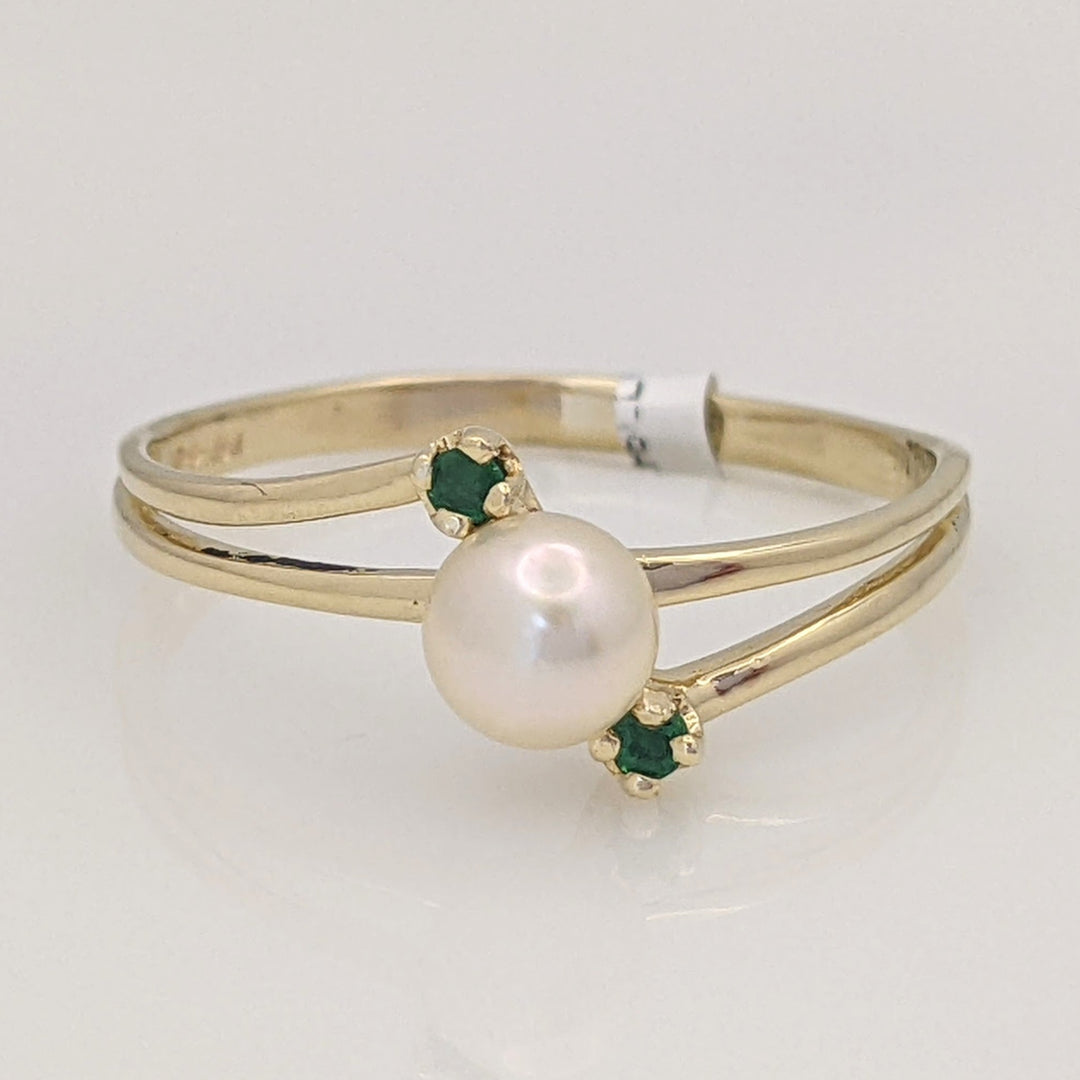 14K PEARL ROUND 5MM WITH (2) ROUND EMERALD 1.5MM ESTATE RING 1.6 GRAMS