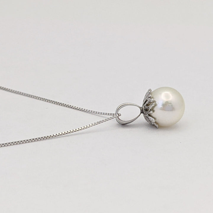 14K WHITE PEARL ROUND 8MM ESTATE PENDANT & CHAIN 1.7 GRAMS