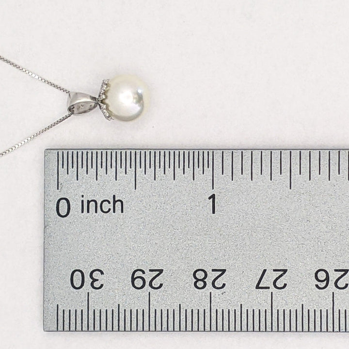 14K WHITE PEARL ROUND 8MM ESTATE PENDANT & CHAIN 1.7 GRAMS