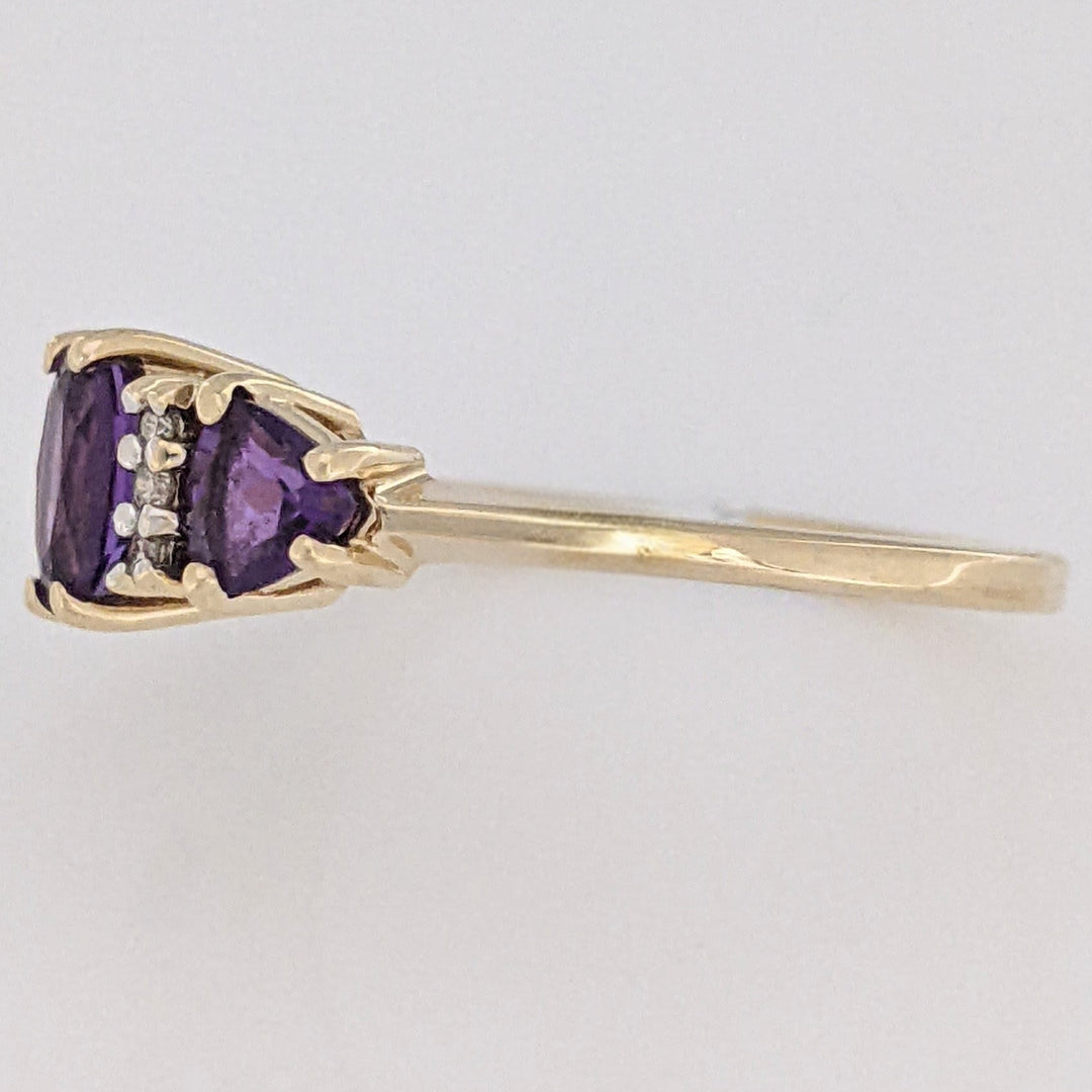 10K AMETHYST OVAL 4X6 WITH (2) TRILLION 4MM WITH (6) MELEE ESTATE RING 1.9 GRAMS