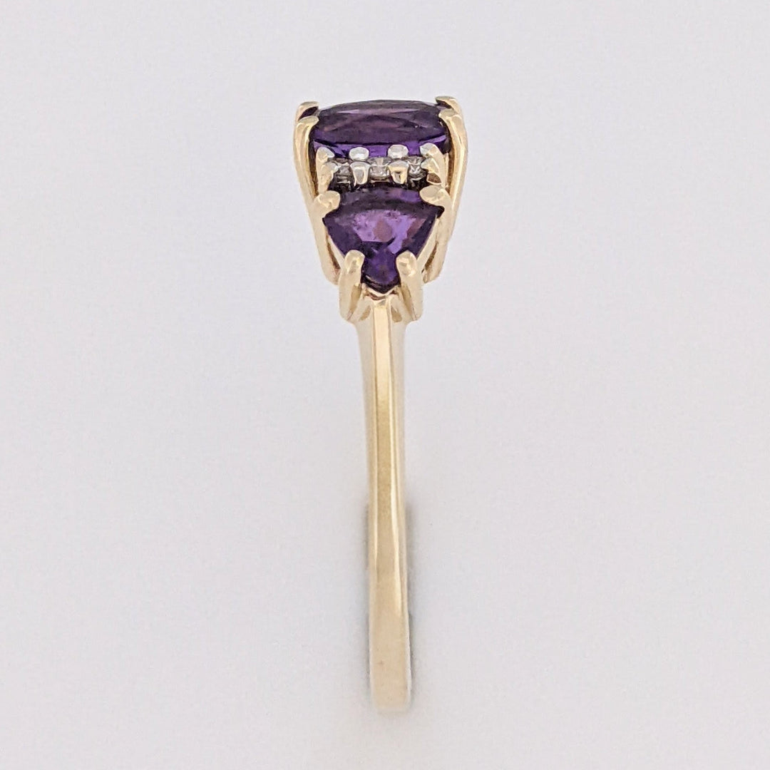 10K AMETHYST OVAL 4X6 WITH (2) TRILLION 4MM WITH (6) MELEE ESTATE RING 1.9 GRAMS