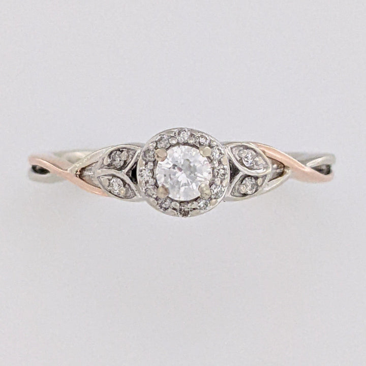 14K TWO-TONE .26 CARAT TOTAL WEIGHT I1 H DIAMOND ROUND (17) HALO ESTATE RING 2.7 GRAMS