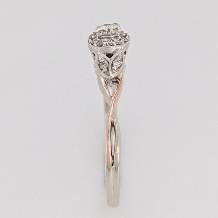 14K TWO-TONE .26 CARAT TOTAL WEIGHT I1 H DIAMOND ROUND (17) HALO ESTATE RING 2.7 GRAMS