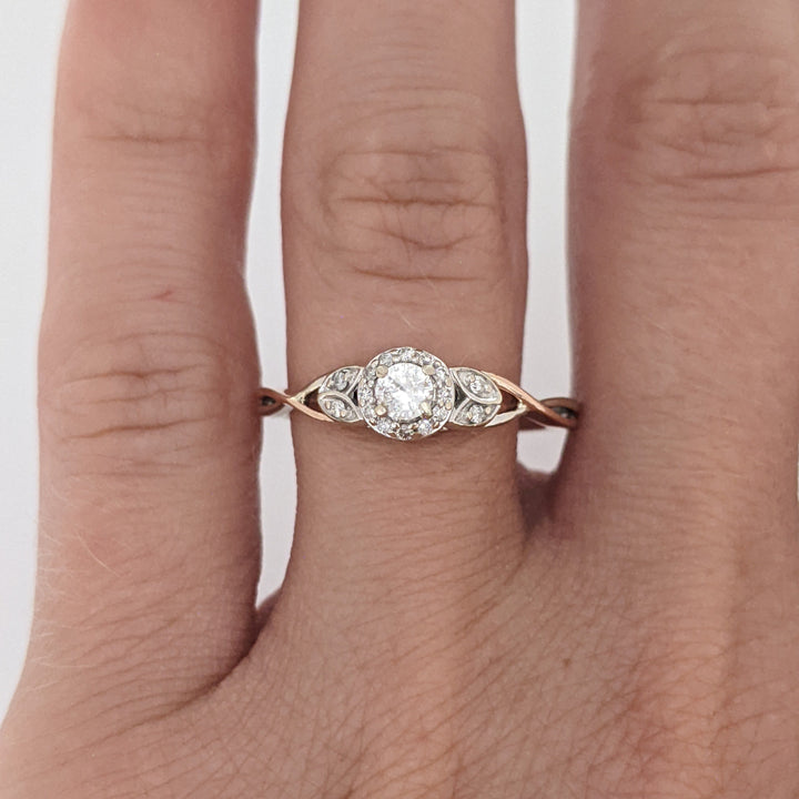 14K TWO-TONE .26 CARAT TOTAL WEIGHT I1 H DIAMOND ROUND (17) HALO ESTATE RING 2.7 GRAMS