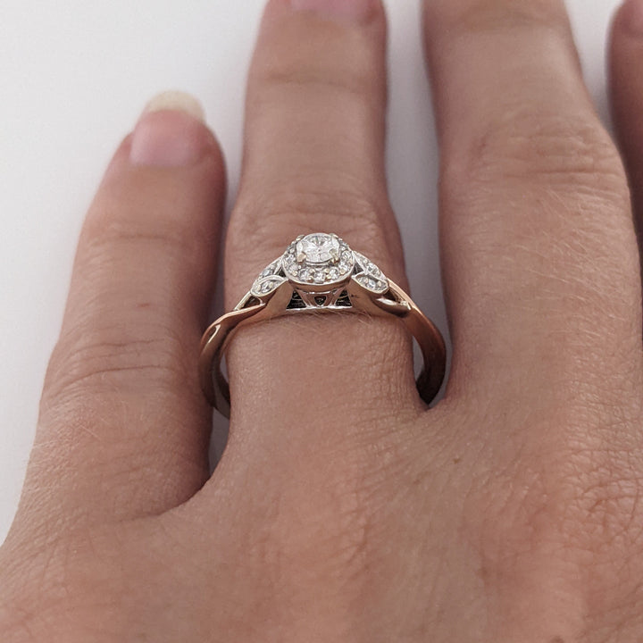 14K TWO-TONE .26 CARAT TOTAL WEIGHT I1 H DIAMOND ROUND (17) HALO ESTATE RING 2.7 GRAMS