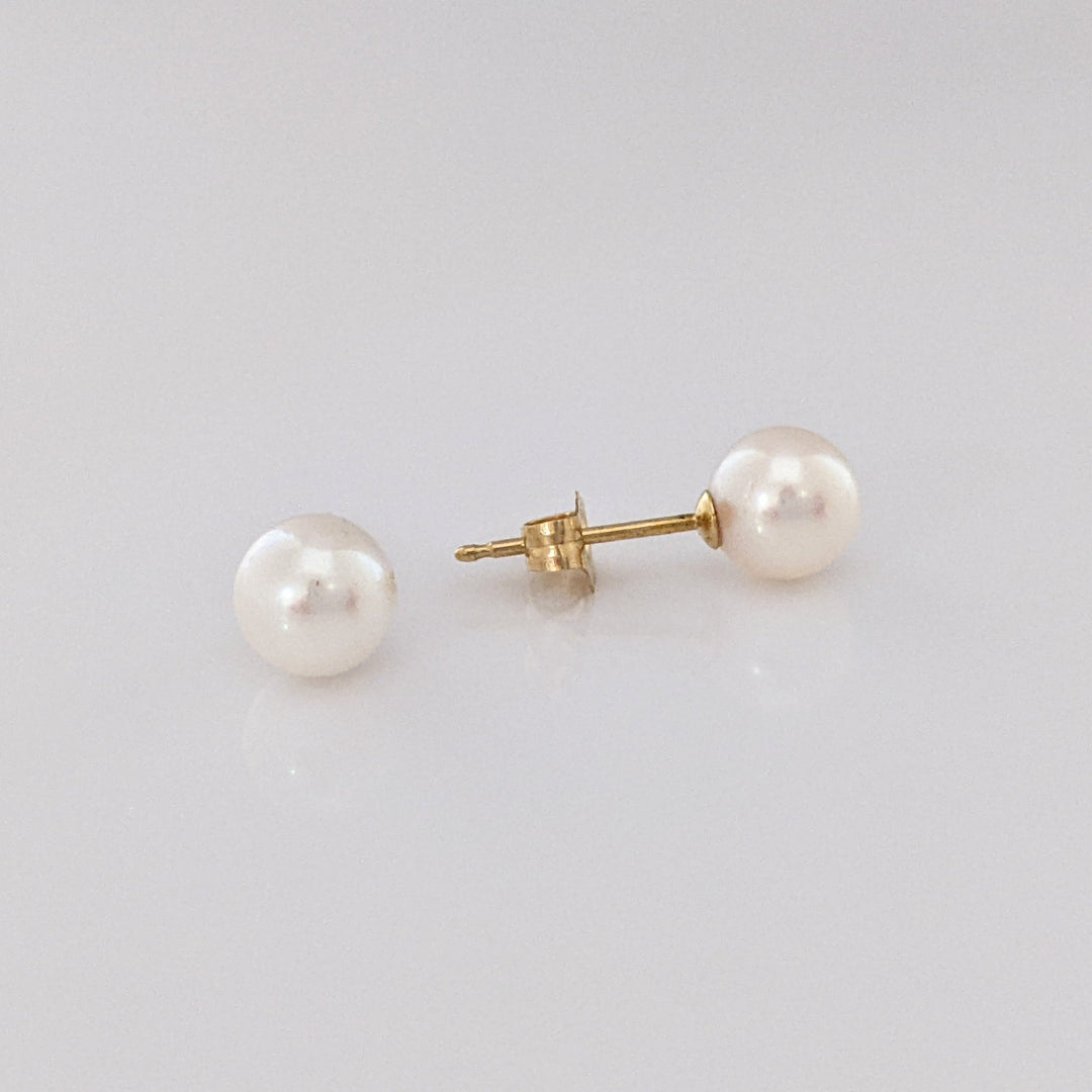 14K PEARL ROUND 5.7MM ESTATE STUD EARRINGS 0.8 GRAMS