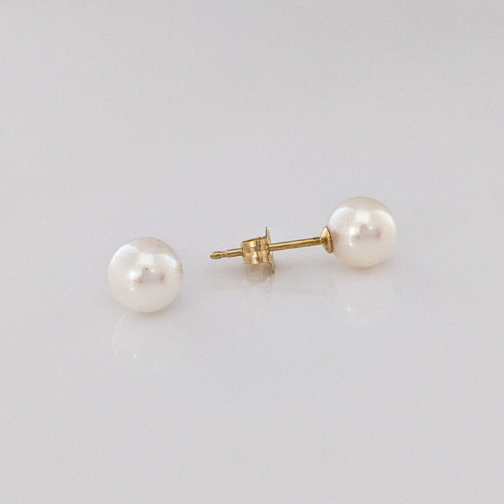 14K PEARL ROUND 5.7MM ESTATE STUD EARRINGS 0.8 GRAMS