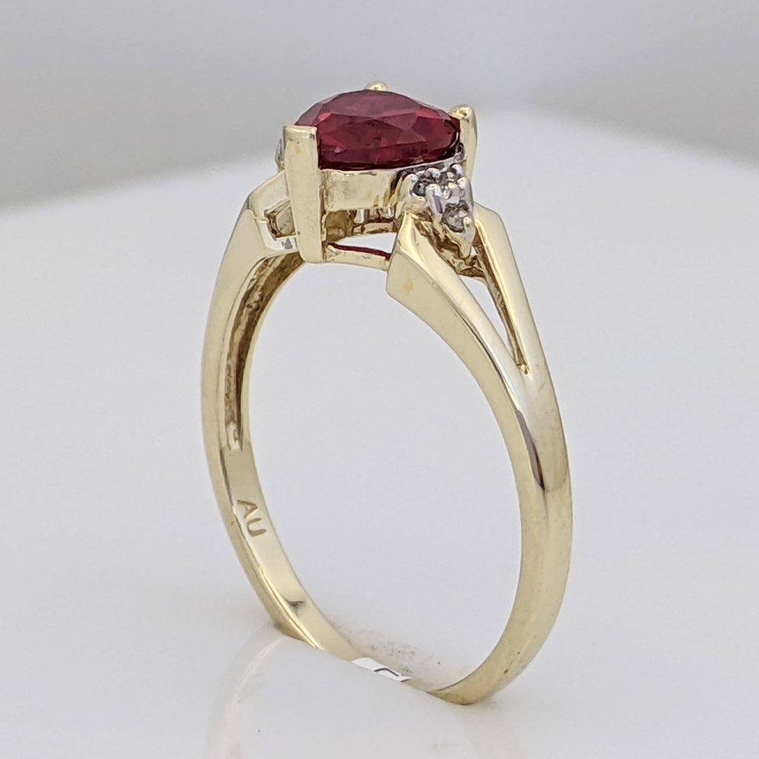 10K RED STONE HEART 6MM WITH (6) MELEE ESTATE RING 1.9 GRAMS