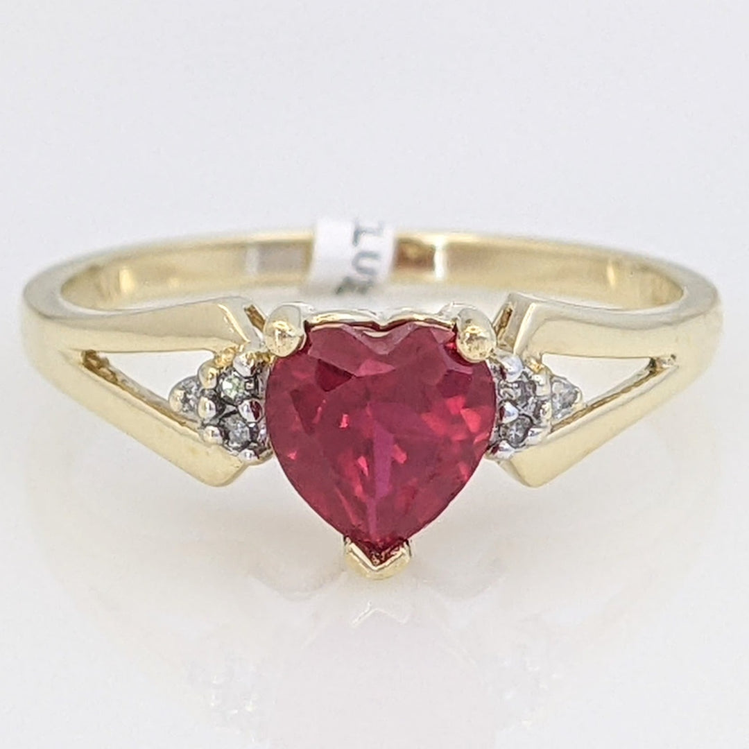 10K RED STONE HEART 6MM WITH (6) MELEE ESTATE RING 1.9 GRAMS