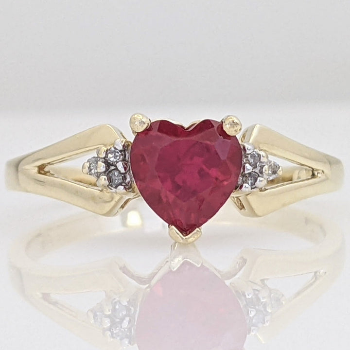 10K RED STONE HEART 6MM WITH (6) MELEE ESTATE RING 1.9 GRAMS