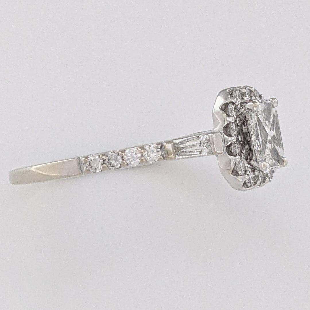 14K WHITE .80 CARAT TOTAL WEIGHT SI1 H-I DIAMOND TRILLION (6) ROUND (22) ESTATE RING 3.6 GRAMS